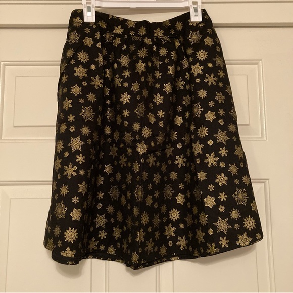 Modcloth Dresses & Skirts - Retrolicious Gold Snowflake Skirt